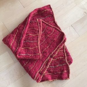 Brand new, soft and hand knit 🧶 blanket